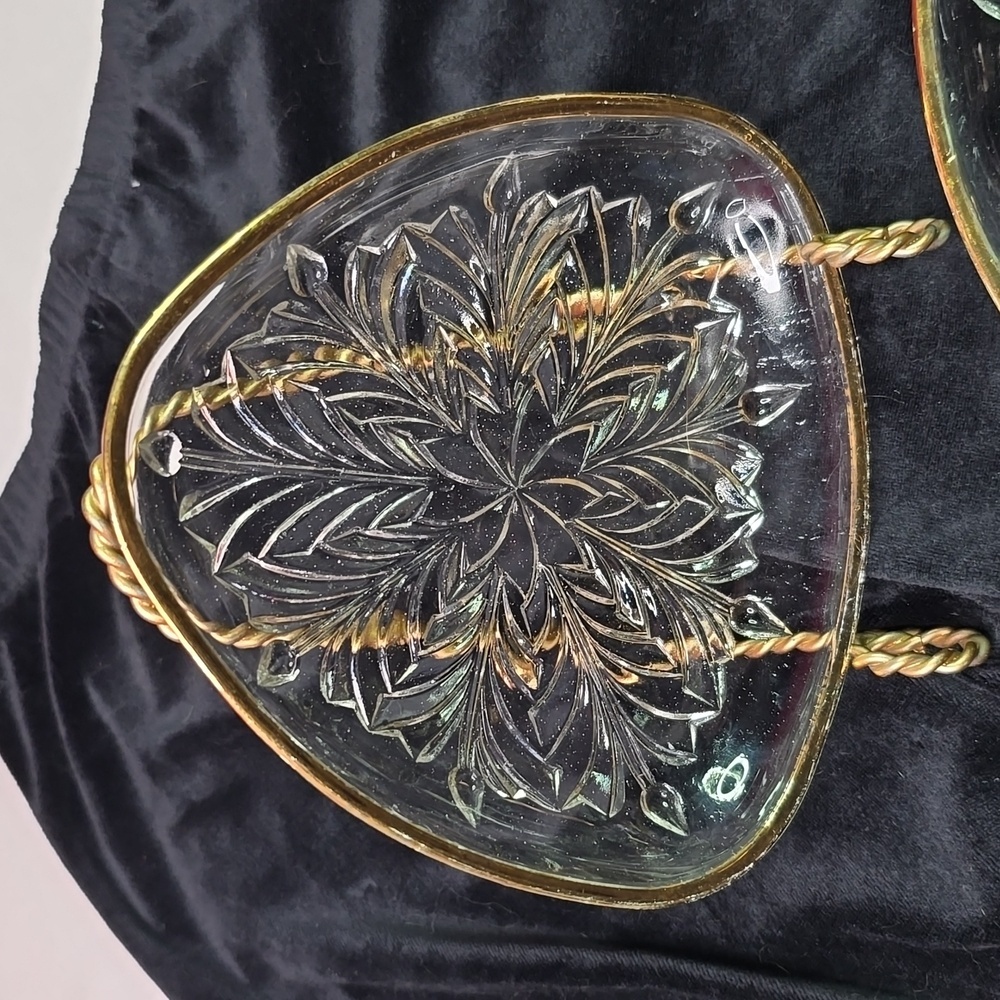 Vintage Jeanette Cut Glass Dish Feathered Pattern 22k Gold Trim Set of 2 - Picture 3 of 3